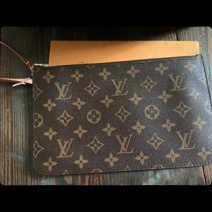 Louis Vuitton Bags - Louis Vuitton pouchette Louis Vuitton Bags - Louis Vuitton pouchette